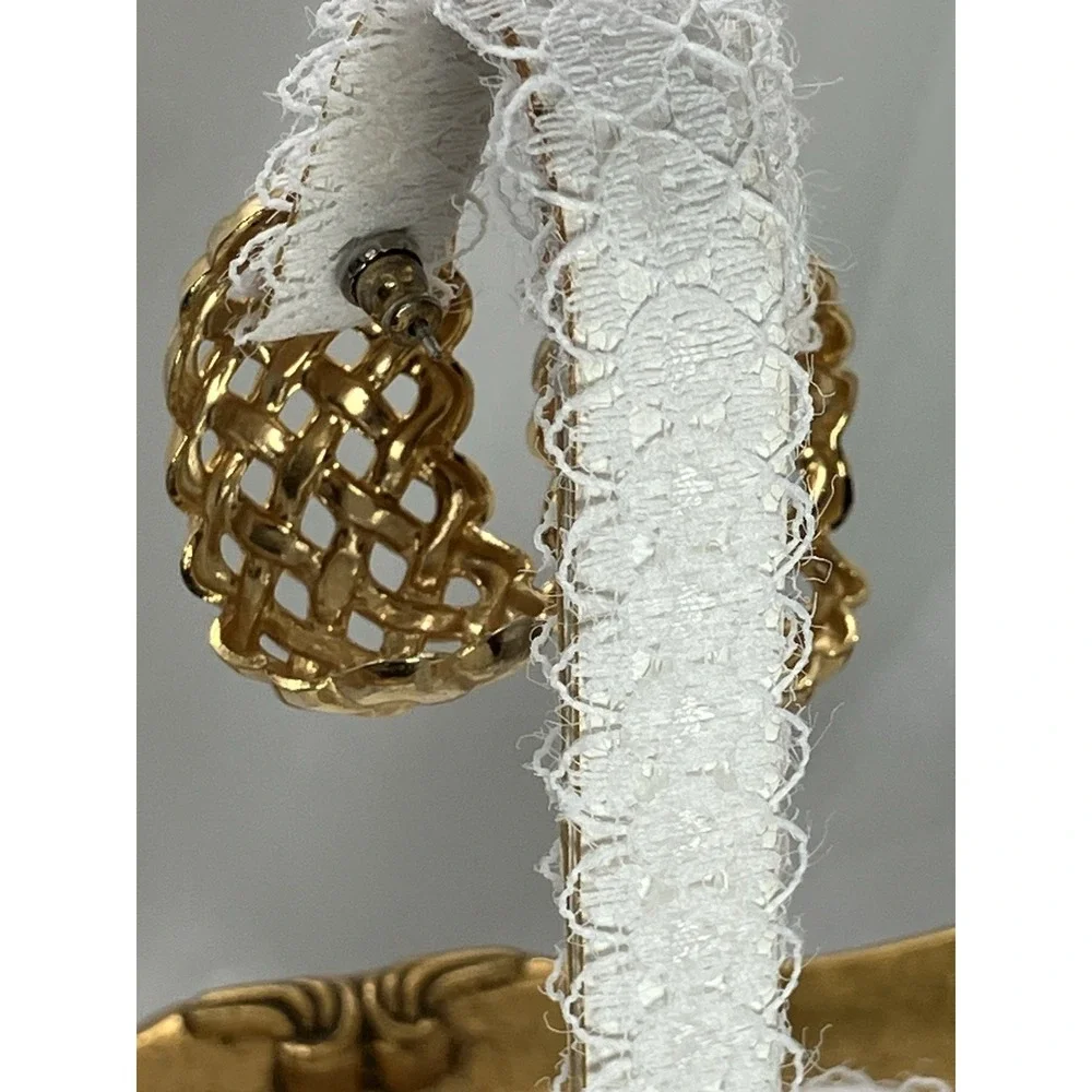 Vtg Gold Tone Basket Weave Earrings Post Bold Old Money Luxury Statement Estate